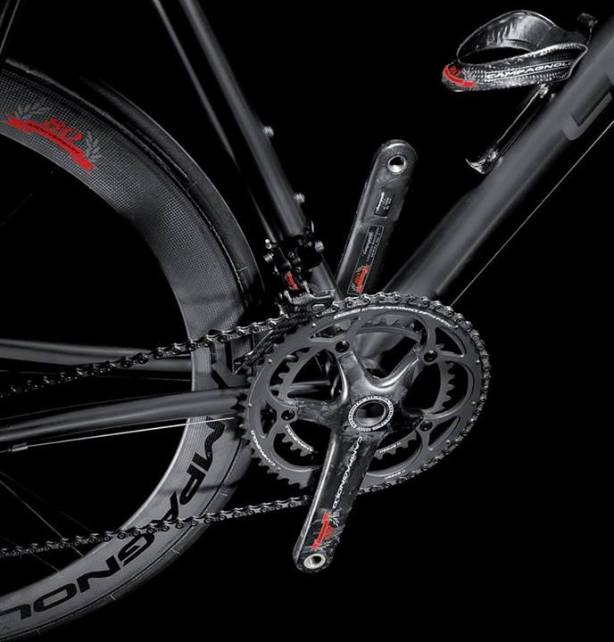 The 80 Anniversary Crankset and the front derailleur. 